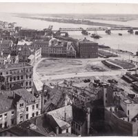 Neuzspridzināja, jo nepietika laika. 1944. gadā Rīga varēja kļūt par gruvešu kaudzi