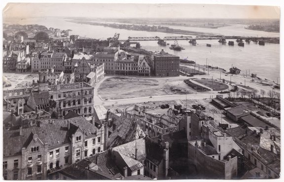 Neuzspridzināja, jo nepietika laika. 1944. gadā Rīga varēja kļūt par gruvešu kaudzi