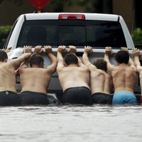 Video: Katastrofālie plūdi Hjūstonā pastiprinās