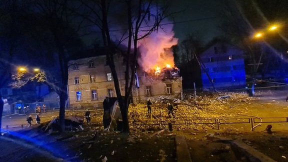 Aculiecinieku foto: Āgenskalnā sabrūk daudzdzīvokļu māja - 7