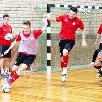 Foto: Latvijas telpu futbola izlase sāk gatavoties mačiem ar Velsu