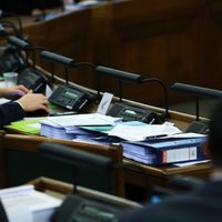 Opozīcija varētu sasaukt Saeimas ārkārtas sēdi par pensiju likuma grozījumiem