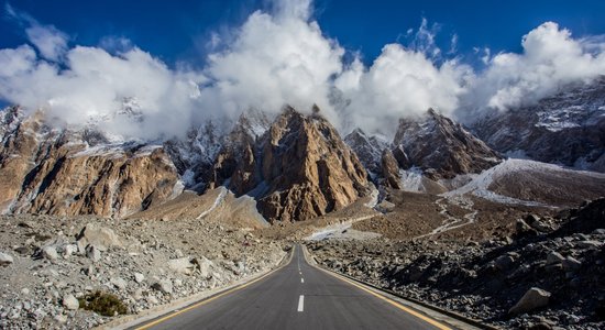 Karakoruma augstkalnu ceļš Āzijā, ko dēvē par astoto pasaules brīnumu