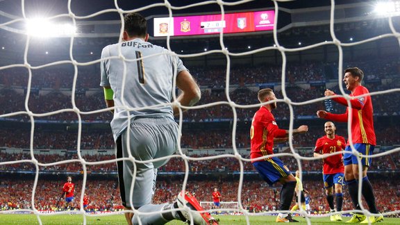 Spānijas futbolisti Pasaules kausa kvalifikācijā grandu duelī grauj Itāliju Spānijas futbolisti Pasaules kausa kvalifikācijā grandu duelī grauj Itāliju