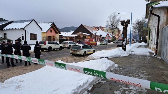 Slovākijā skolnieks skolā nodūris divus cilvēkus