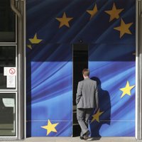 EP pārliecinoši noraida priekšlikumu atlaist Komisiju