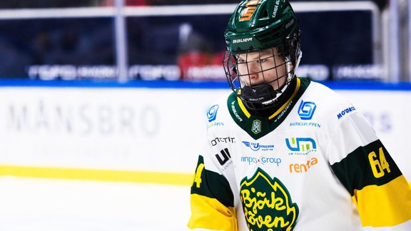 Lielā skatuve pirms NHL drafta – Latvijas U20 uzbrukuma līderi pasaules čempionātā gaida augsta likme