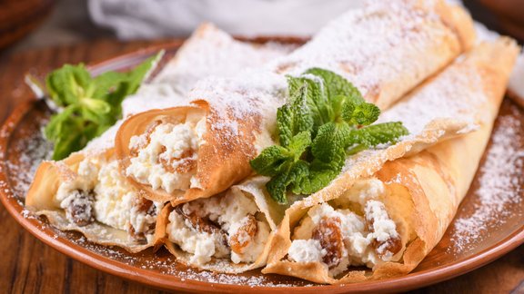 Pāri palikušas plānās pankūkas? Izmēģini trīs receptes, kas pankūkām piešķirs jaunu garšu