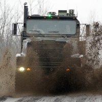 Армия США берет на вооружение беспилотные грузовики