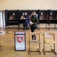 Lietuvas Seima vēlēšanās uzvarējuši opozīcijā esošie konservatīvie