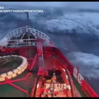Iespaidīgs video: Glābšanas kuģis pie Dānijas krastiem cīnās ar vētru