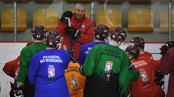 Hokejs: Latvijas izlases treniņš 2017 Bob Hartley