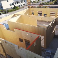 Foto: 'Skonto Prefab' īsā laikā īsteno skolas ēkas būvniecību Norvēģijā