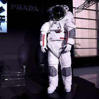 Модный дома Prada и Axiom Space показали скафандр для Луны