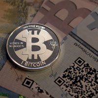 Kriptovalūtas pieredz strauju kritumu; 'Bitcoin' vērtība nokritusies zem 37 tūkstošiem