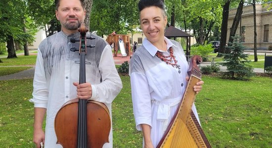 Rīgā vairākus bezmaksas koncertus sniegs mūziķi Darja Leleko un Kārlis Auzāns