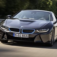 'BMW' prezentējis sportiskā hibrīda 'i8' sērijveida versiju