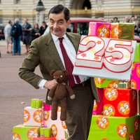 Foto: 'Misters Bīns' Londonas ielās svin 25 gadu jubileju