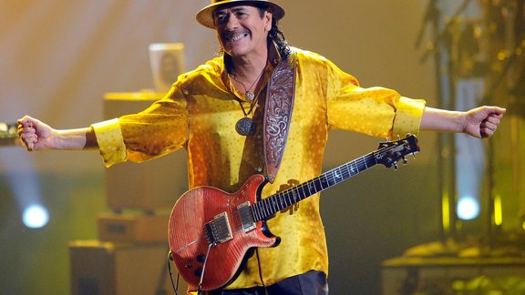 05 - Carlos Santana AFP