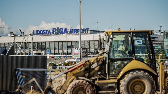 Uzsākta Rail Baltica dzelzceļa stacijas vērienīgākās estakādes izbūve pie lidostas Rīga - 2