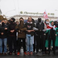 Baltkrievijas iekšlietu ministrs dod mājienu par potenciāli letāla spēka izmantošanu pret protestētājiem