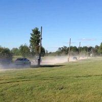 Aculiecinieka video: Nomācošas putekļu vētras uz Lucavsalas ceļa