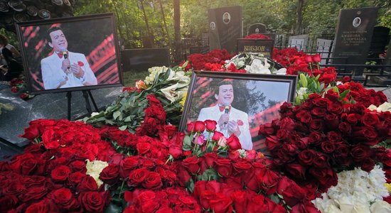 ФОТО: Прощание с Кобзоном длилось 5 часов и собрало звезд и первых лиц России