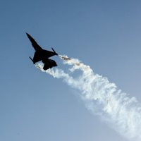 Līdz vasarai būs sagatavoti pirmie 12 ukraiņu F-16 piloti, vēsta laikraksts
