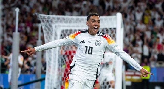 ВИДЕО. Германия победила Данию в 1/8 финала ЕВРО. Матч прерывался из-за грозы  