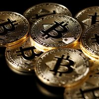 'Bitcoin' cenai jauns rekords; kopējā tirgus vērtība sasniedz 500 miljardus dolāru
