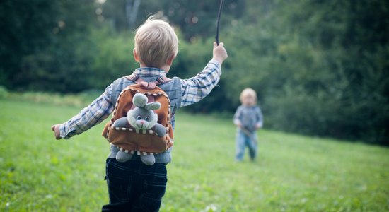 Gultiņas, lelles un rotaļlaukumi – PTAC konstatē neatbilstības bērnu precēs