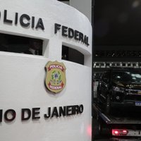 Brazīlijas politiķis ar granātām apmētājis policistus