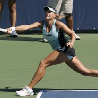 Tenisiste Dekmeijere iekļūst 'US Open' dubultspēļu otrajā kārtā