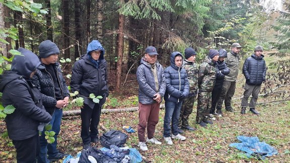 ФОТО. Группа нелегалов пыталась проникнуть в Латвию; иностранцы получили сроки