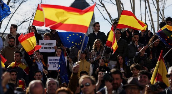 Madridē tūkstoši protestē pret katalāņu separātistu amnestiju