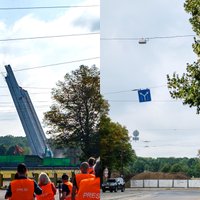 Foto: Ekskavatori un buldozeri gadu pēc pieminekļa gāšanas rosās Uzvaras parkā