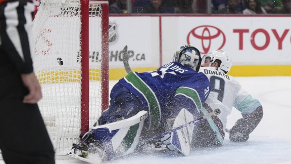 Artūrs Šilovs, NHL, hokejs, Canucks