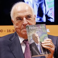 Гельмут Коль требует 5 млн компенсации от своего биографа