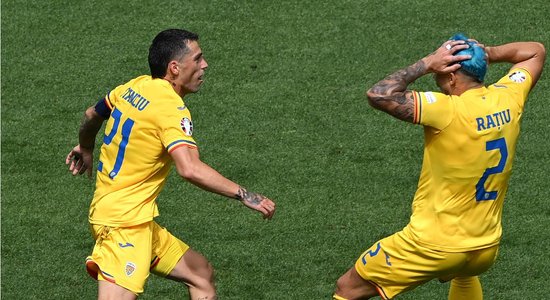 Rumānijas futbolisti šokē Ukrainu "Euro 2024" ievadā