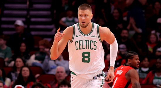 "Spēlējām bez gara un rakstura" – sadrūmis Porziņģis kritizē Bostonas "Celtics"