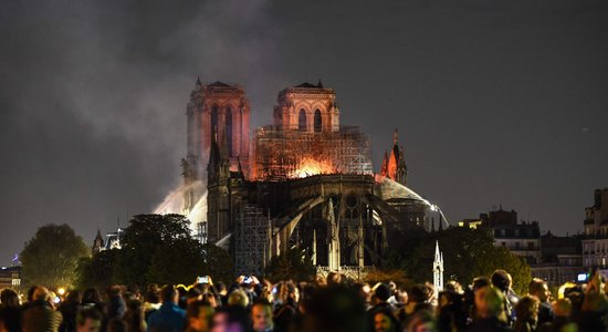 Francijas Senāts pieņem likumu par Parīzes Dievmātes katedrāles atjaunošanu