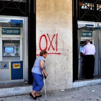 Eirozonas finanšu ministri aptur Grieķijas parāda atmaksas atvieglojumus