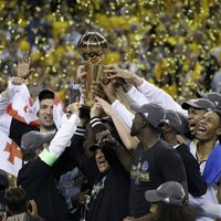 'Warriors' otro reizi trīs gadu laikā kļūst par NBA čempioniem