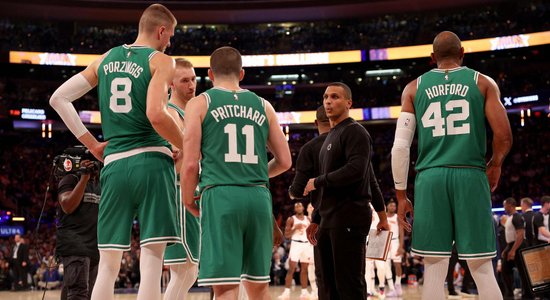 Porziņģis ar 'Celtics' kaujas sastāvā 'saņem sutu' no 'Knicks'