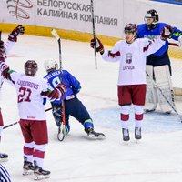 Latvijas U-20 hokejisti turpina pārliecinoši un Slovēnijas vārtos samet deviņas ripas