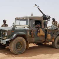 Sadursmē Mali nogalināti 24 karavīri un 17 džihādisti