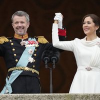 ФОТО: В Дании взошел на престол король Фредерик X. Поздравить его пришли 100 тысяч человек