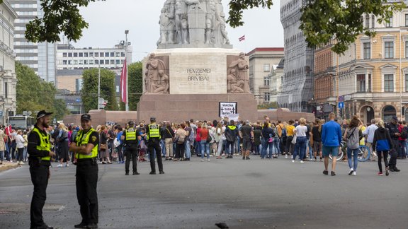 Mītiņš pie Brīvības pieminekļa pret obligāto "Covid-19" vakcināciju - 1