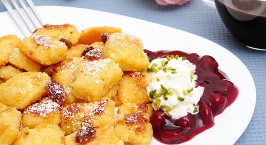 Austriešu plūkātās pankūkas Kaiserschmarrn