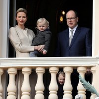 Sirsnīgi foto: Monako karaliskie dvīņi apbur pavalstniekus